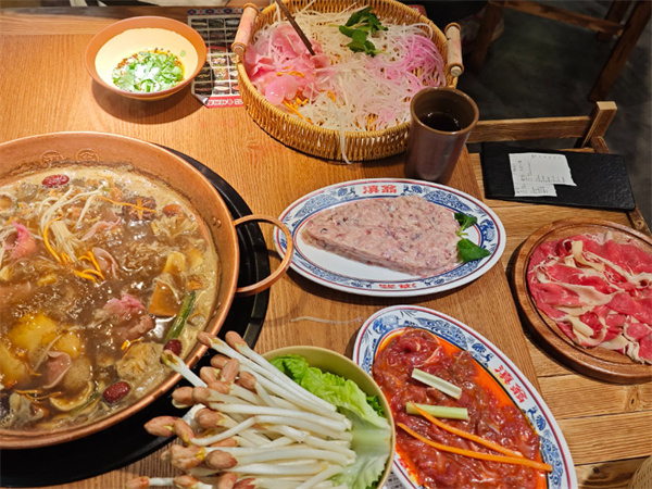 滇翁云南酸菜牛肉火锅