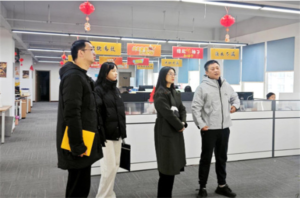 青山区商务局考察千米快修光谷总部，共探产业升级新路径！