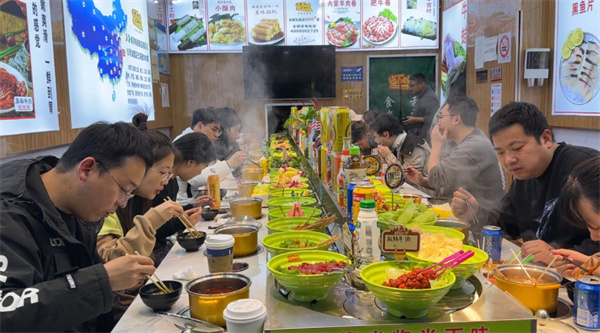 尚百味旋转小火锅加盟店多吗？品牌有什么特色？