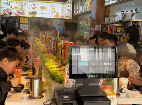 尚百味旋转小火锅加盟店多吗？品牌有什么特色？