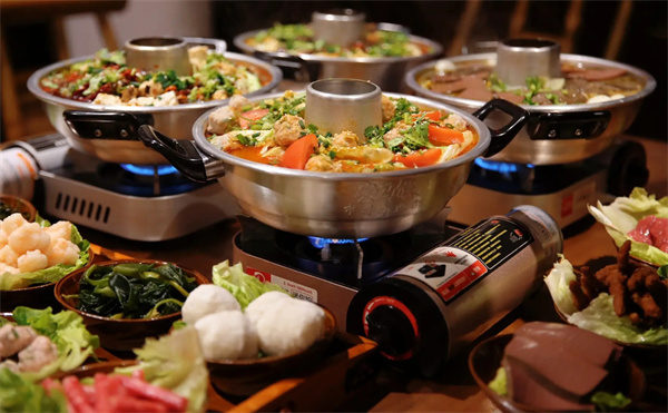 叁马侯市井小火锅加盟费多少？