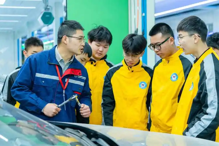 别再迷茫！盘点：在上海男生学什么技术最挣钱？