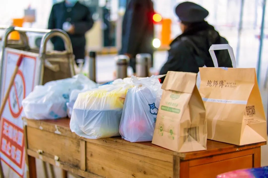 在竞争激烈的市场中，在上海纯外卖店能不能挣钱？