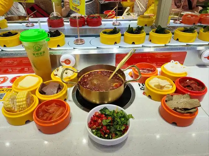 旋转小火锅挣钱吗？探究其在餐饮市场的吸金能力！
