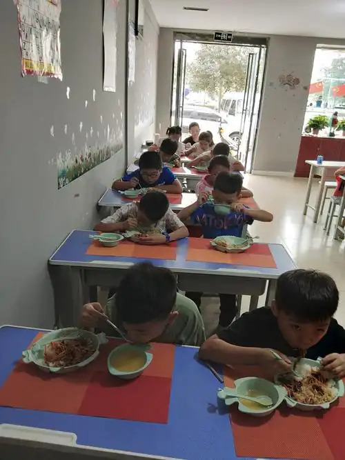 小饭桌挣钱吗？揭秘开办小饭桌的盈利真相与经营策略！