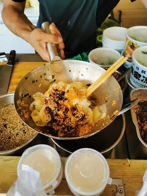 摆摊卖凉皮挣钱吗？摆摊卖凉皮怎么挣钱？