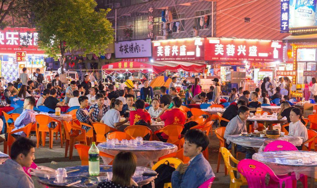 夜市经济爆火！晚上卖什么夜宵挣钱？