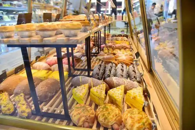 深度探讨开蛋糕店挣钱吗？揭秘烘焙行业利润背后的秘密！