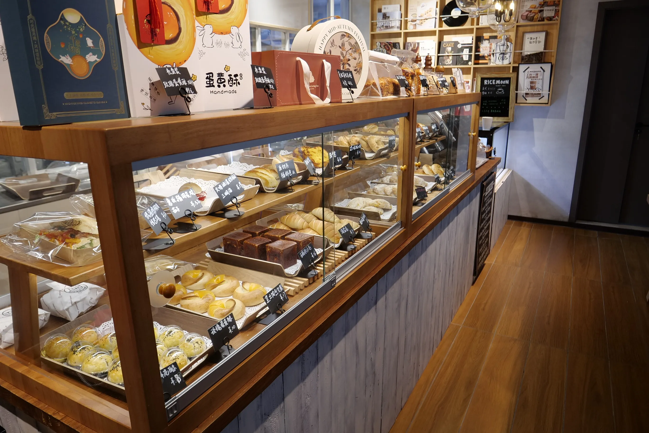 深度探讨开蛋糕店挣钱吗？揭秘烘焙行业利润背后的秘密！