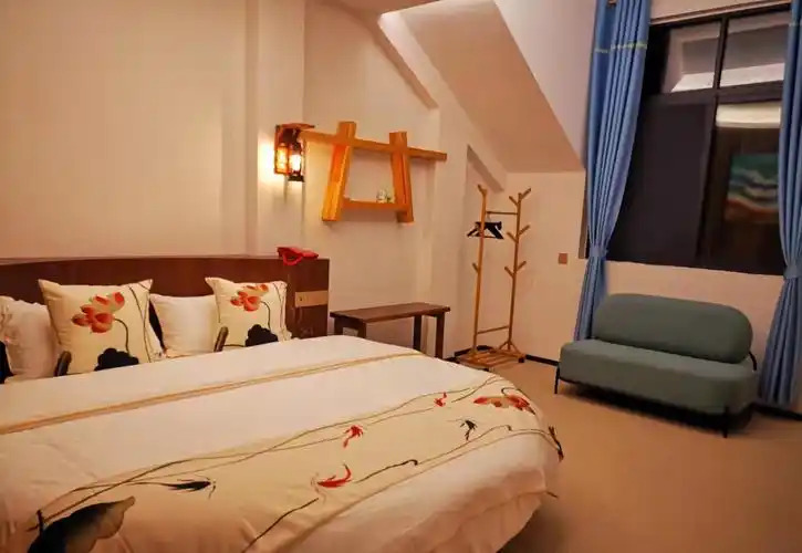 在文旅热潮与激烈竞争交织下，做民宿挣钱吗？