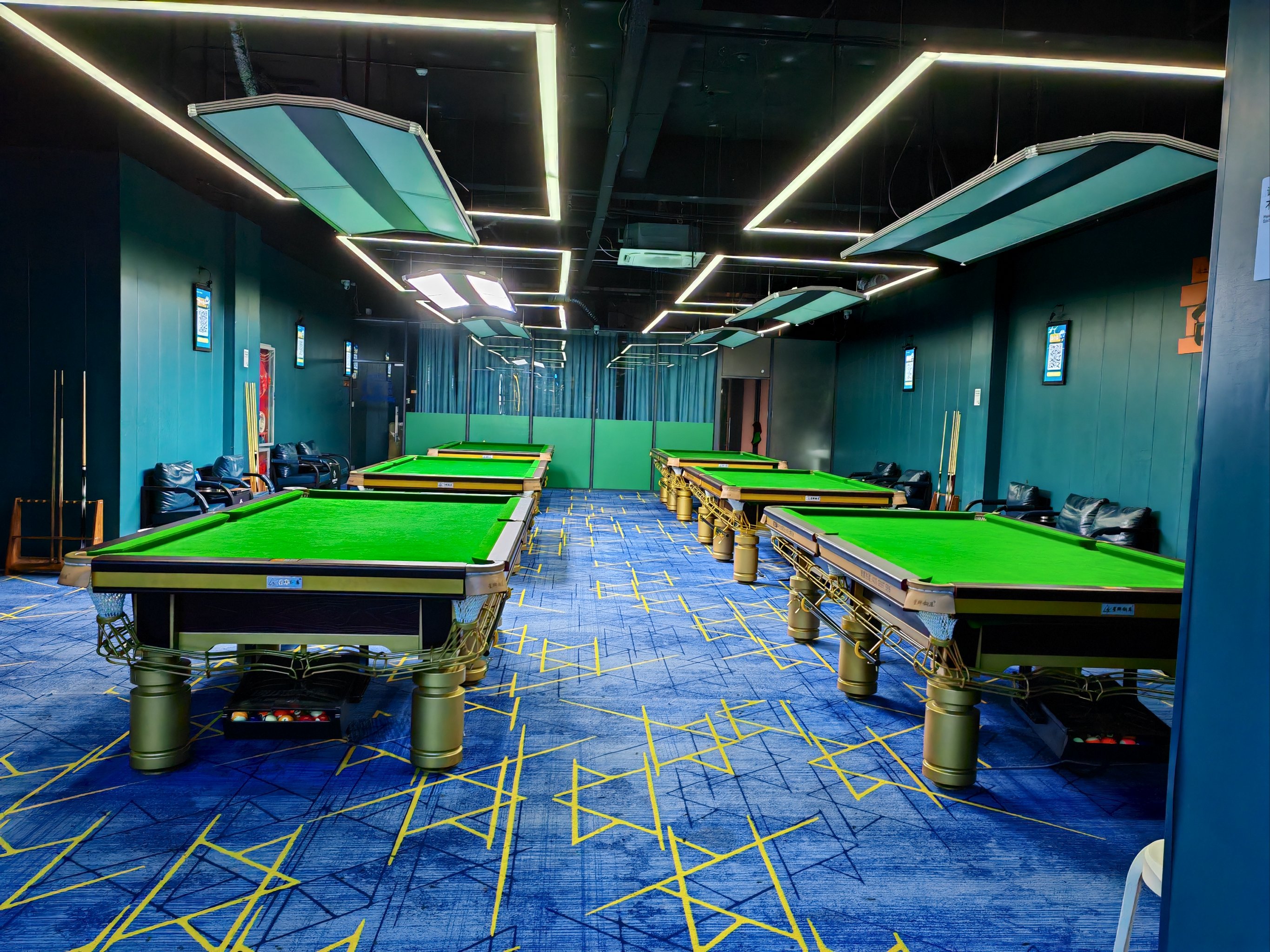 想创业开休闲场所？台球厅挣钱吗？深度分析来了！