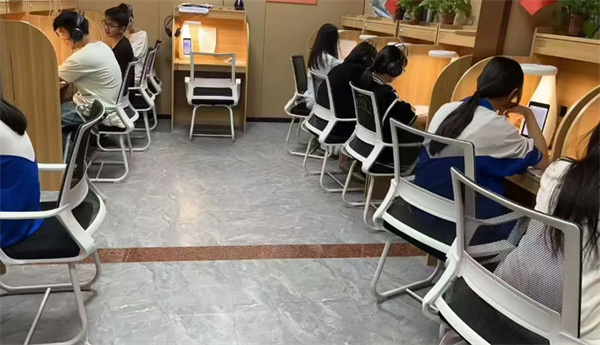 高分星AI智能自习室加盟