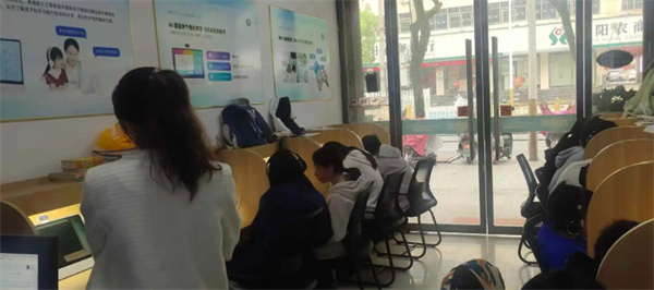 高分星AI智能自习室加盟