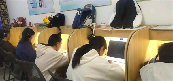 高分星AI智能自习室加盟