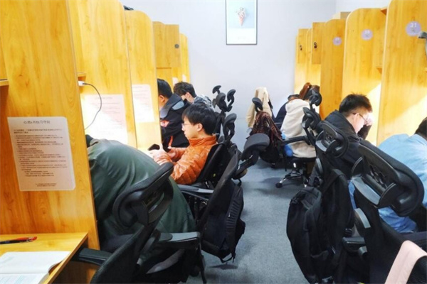 小禾自习室无人值守加盟